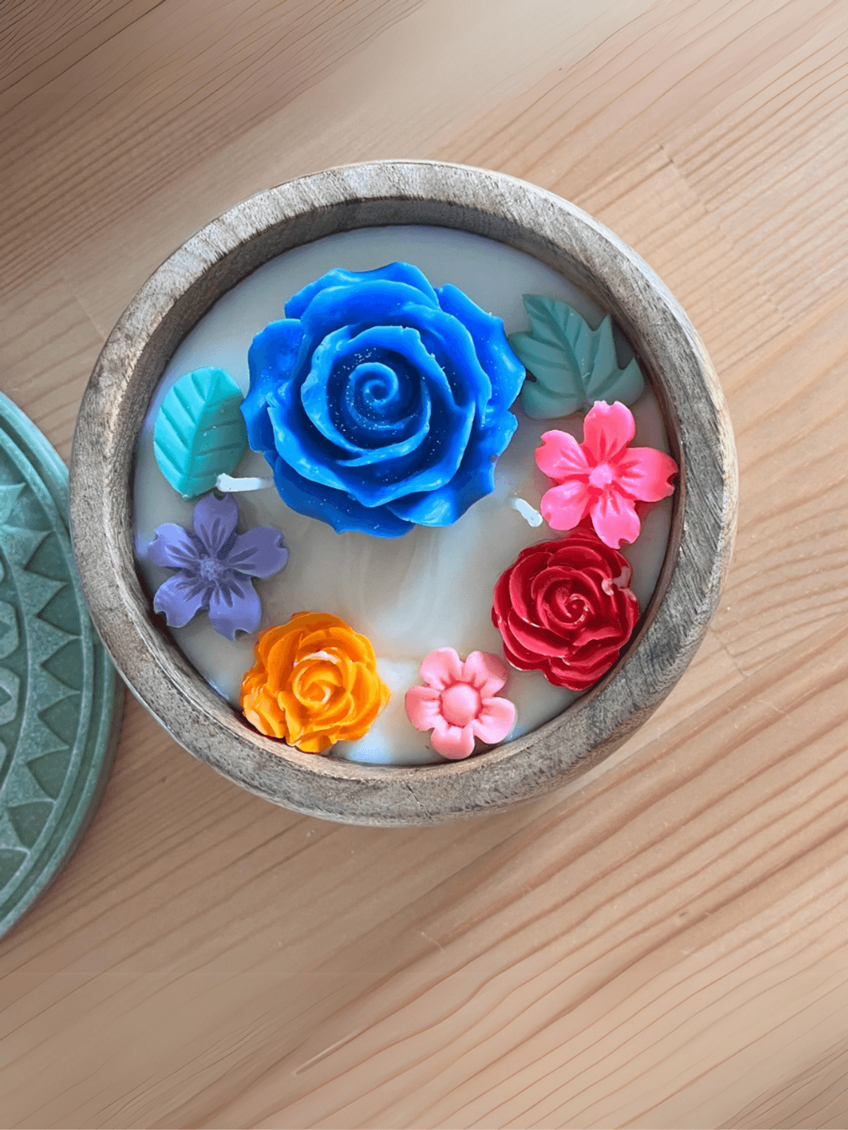 Oudh - Floral Dream Artisanal Soy Candles in Wooden Bowl