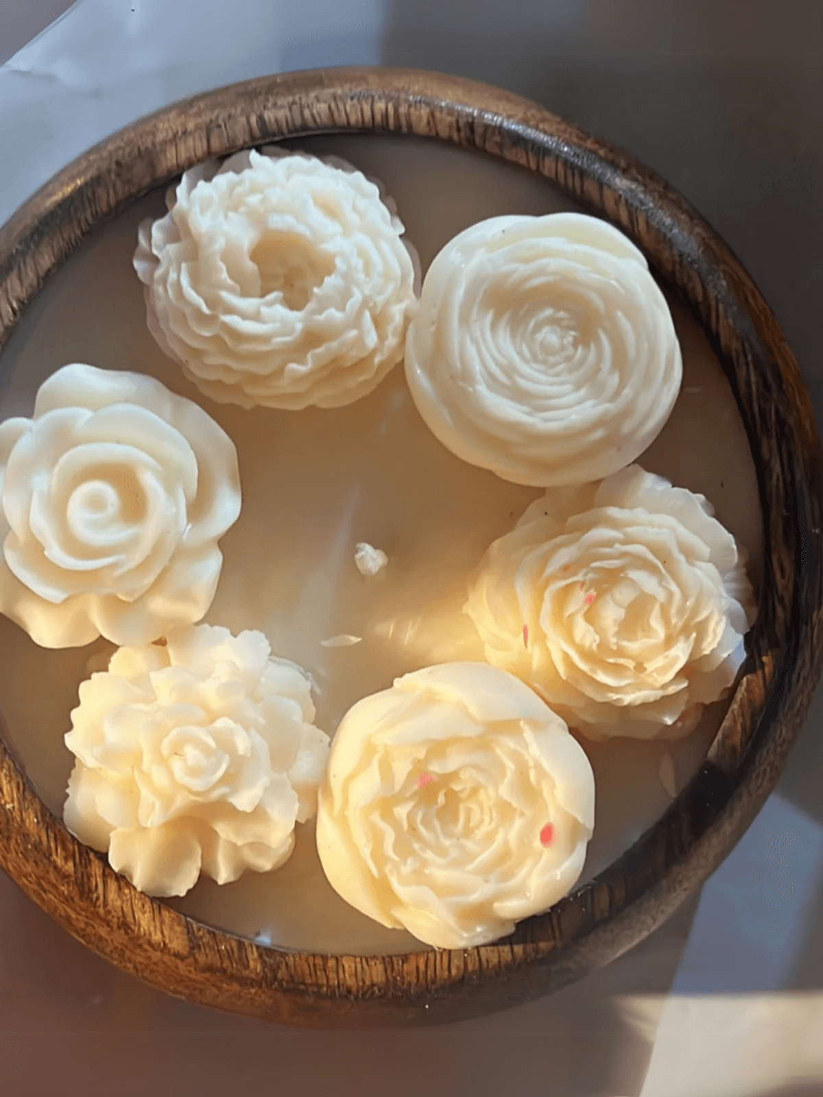 Round Scented Artisanal Candles in all white