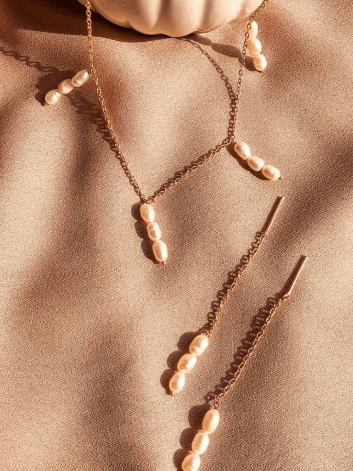 Dangling Pearl Necklace Set
