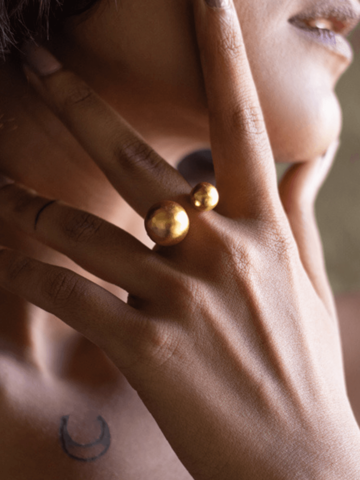 Deco sphere ring