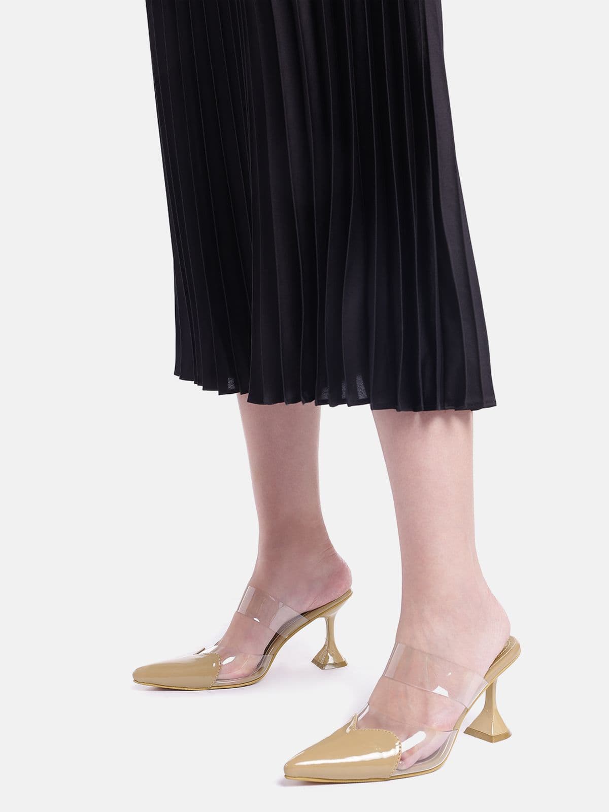 AMOR BEIGE - HEART TOED HEELS AMOR BEIGE - HEART TOED HEELS