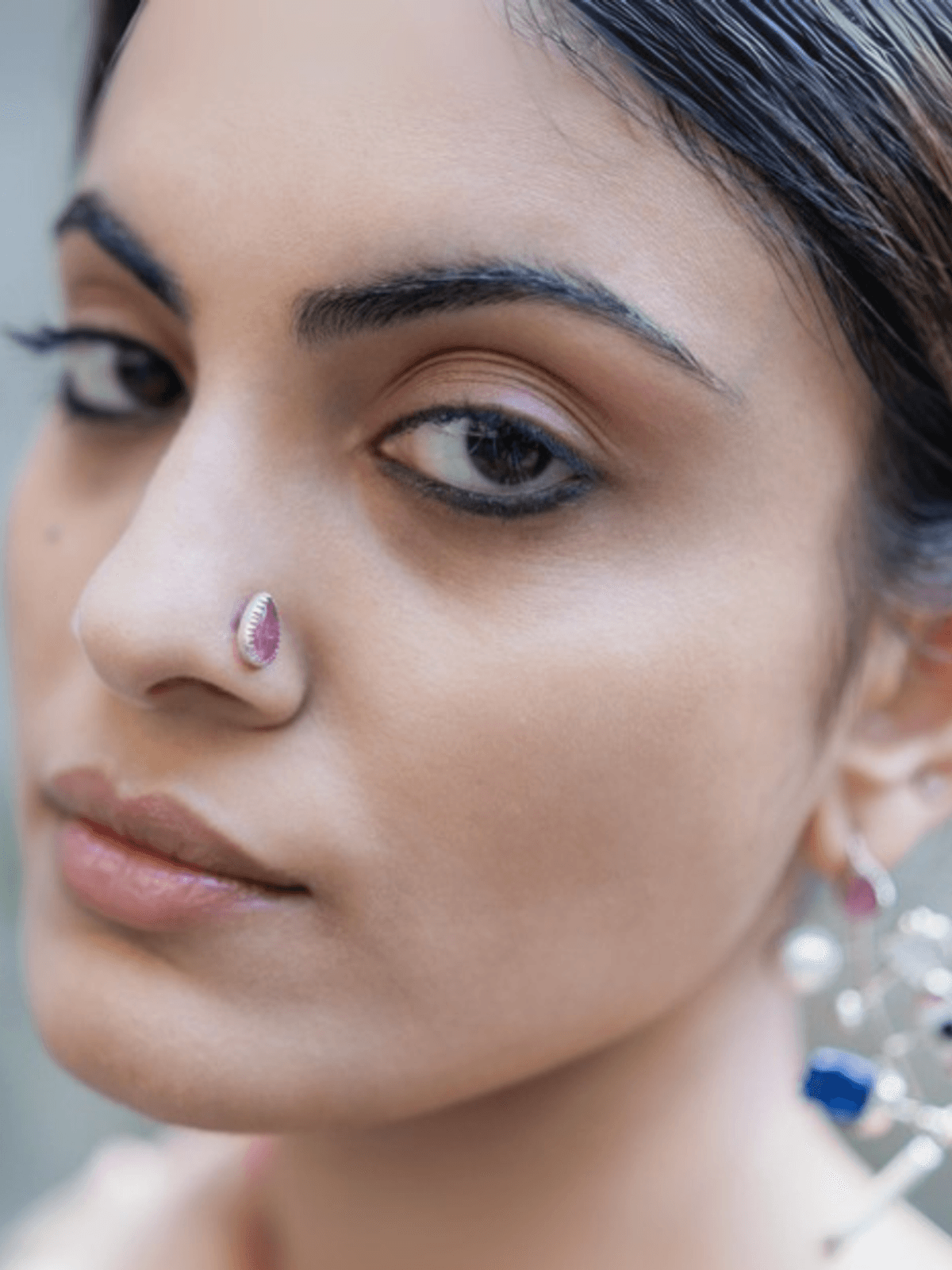 PICHWAI AMETHYST BUD NOSE PIN PICHWAI AMETHYST BUD NOSE PIN