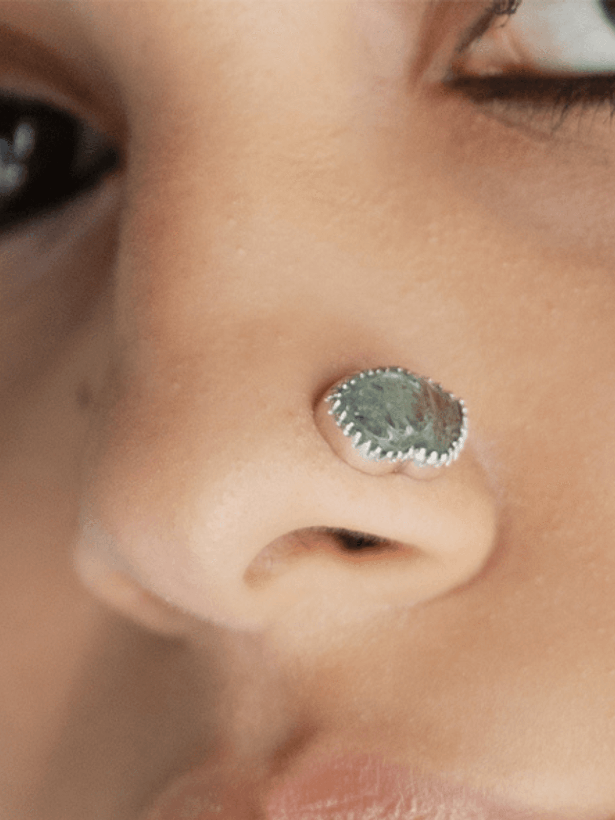 PICHWAI FLUORITE LEAF NOSE PIN PICHWAI FLUORITE LEAF NOSE PIN